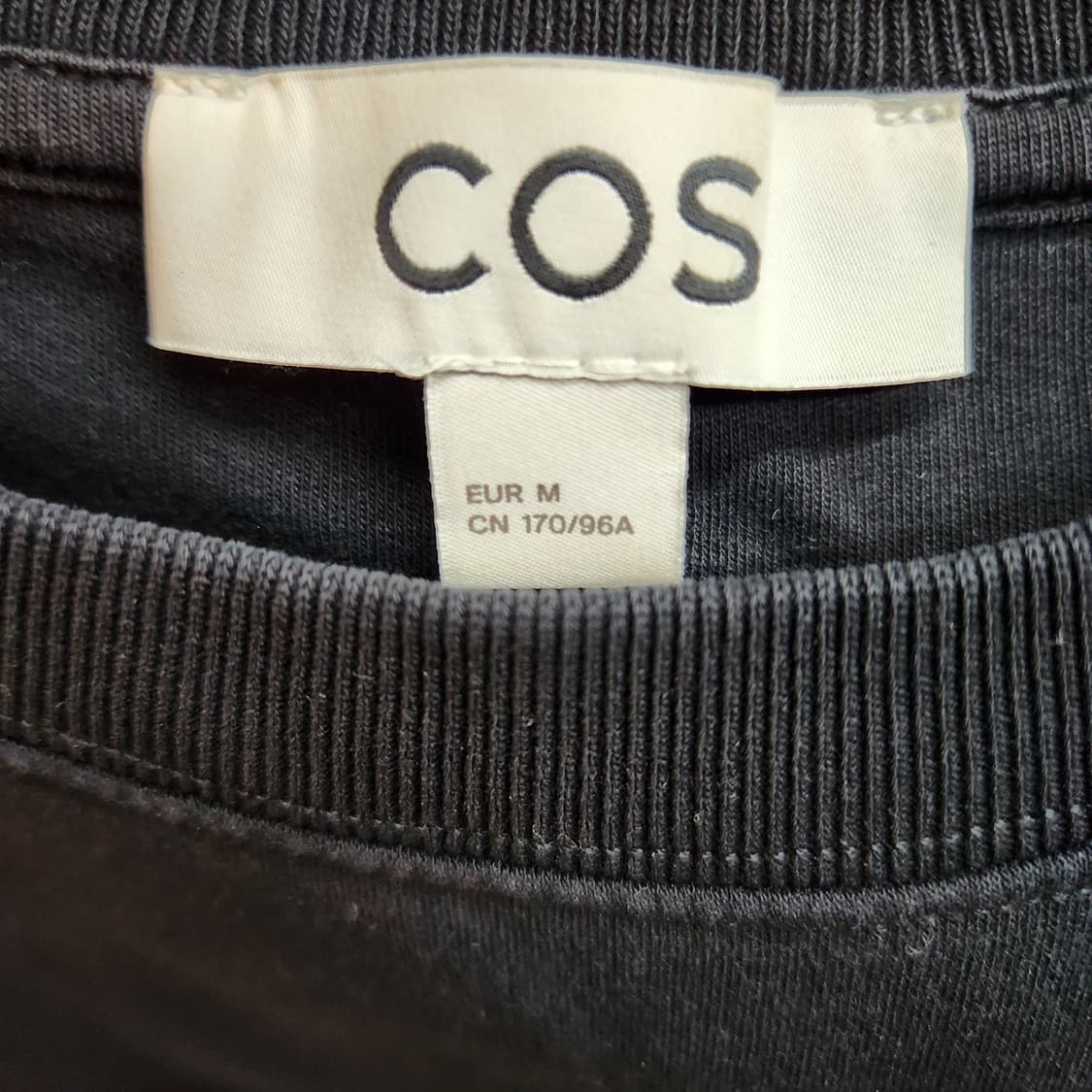 COS 코스 블랙 크롭 반팔티 M(L) 상품이미지5