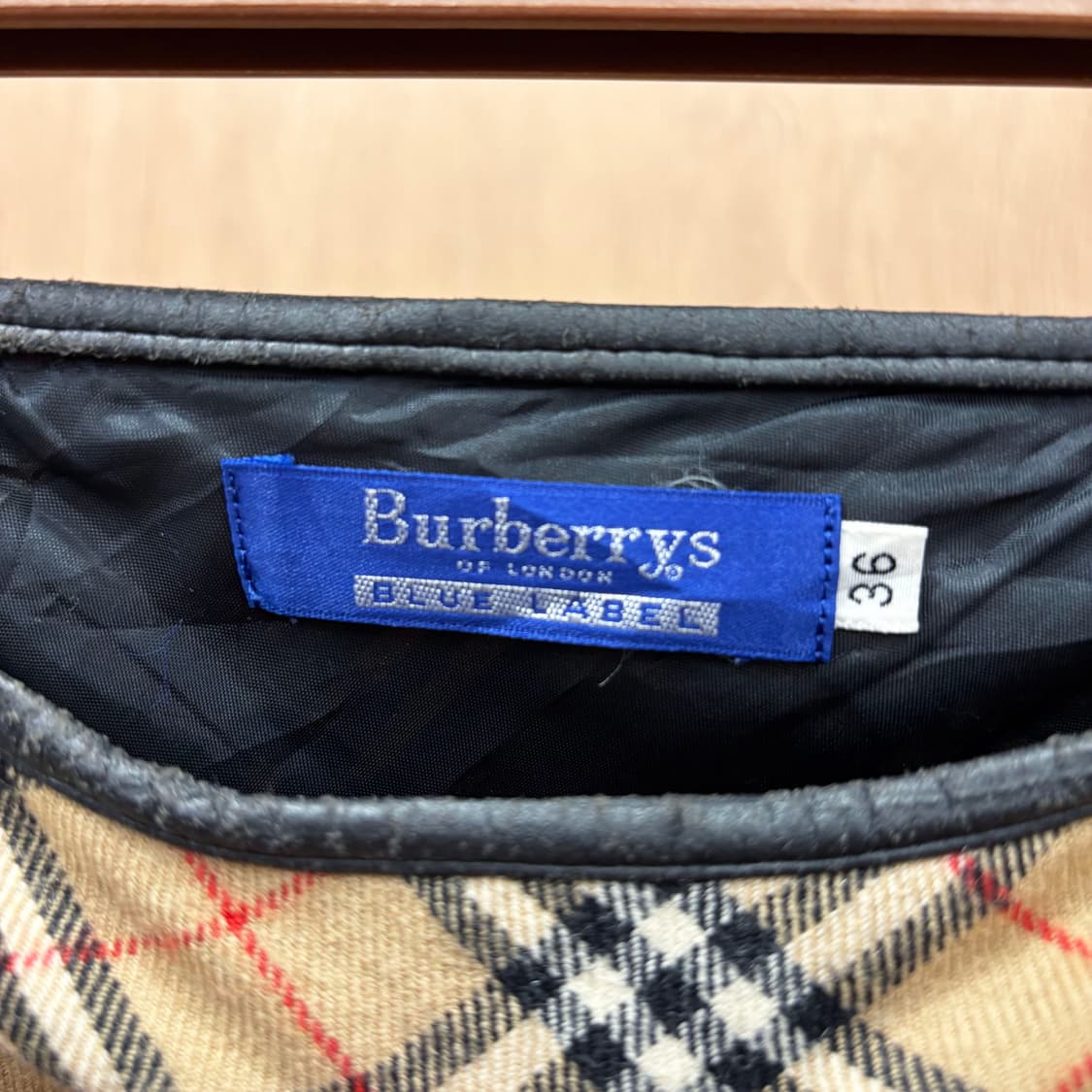 버버리 블루 라벨 A라인 울 미디 스커트 노바 체크 패턴 디테일 브라운 상품이미지6