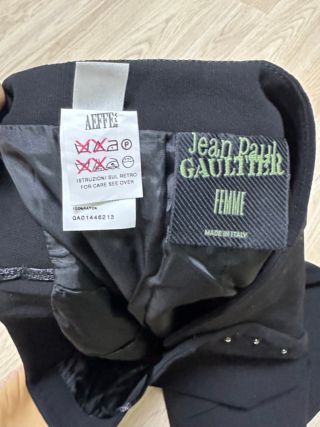 장 폴 고티에 큐빅 버튼 미디 블랙스커트 상품이미지3