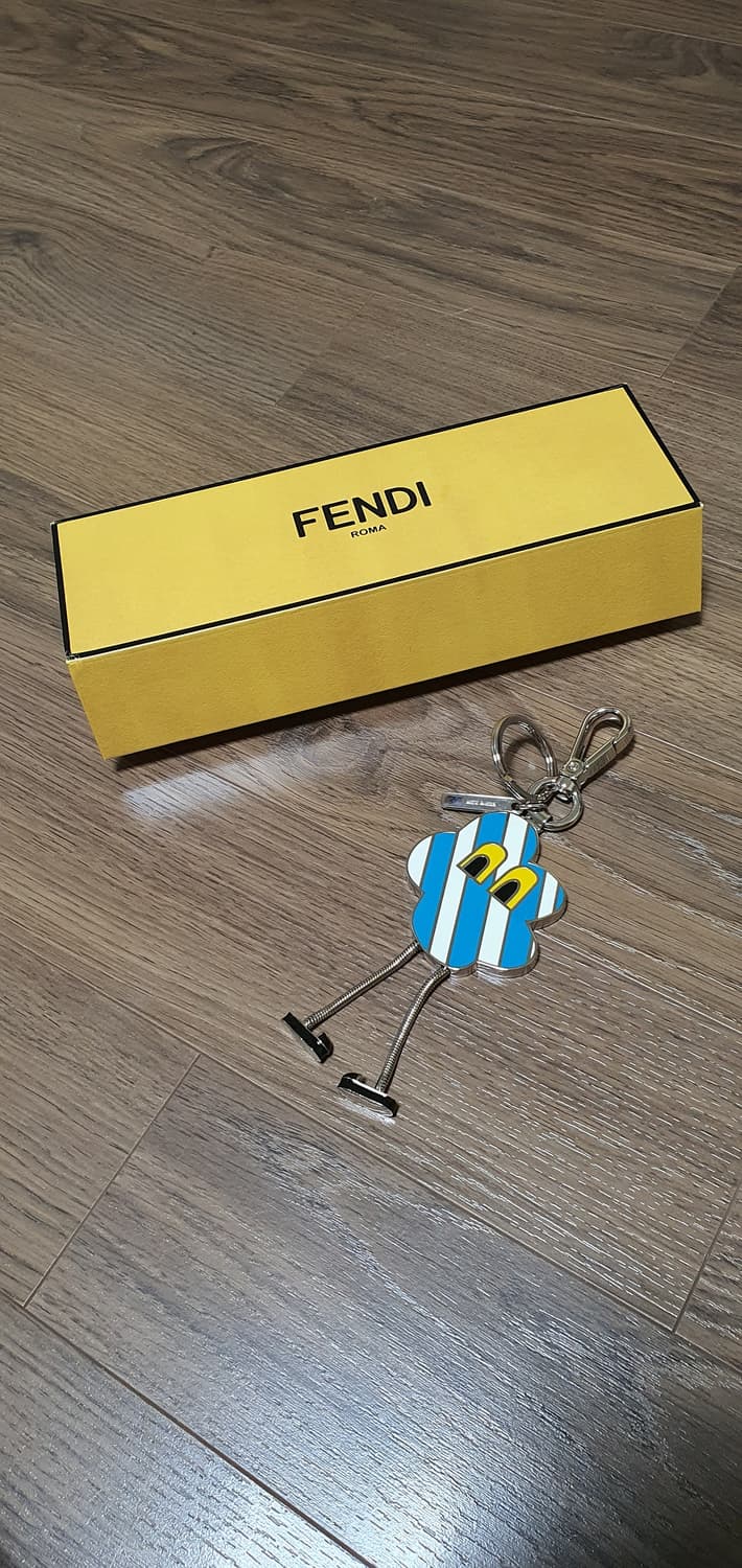 펜디 존부스 콜라보 메탈 키링 상품이미지4