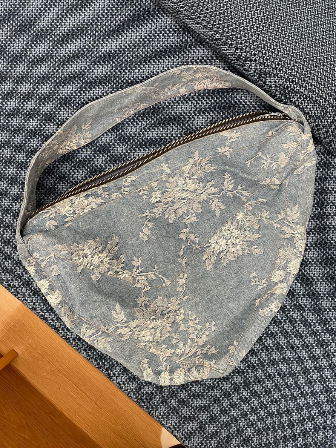 앙개 Flower Jacquard Denim Triangle Bag 상품이미지3