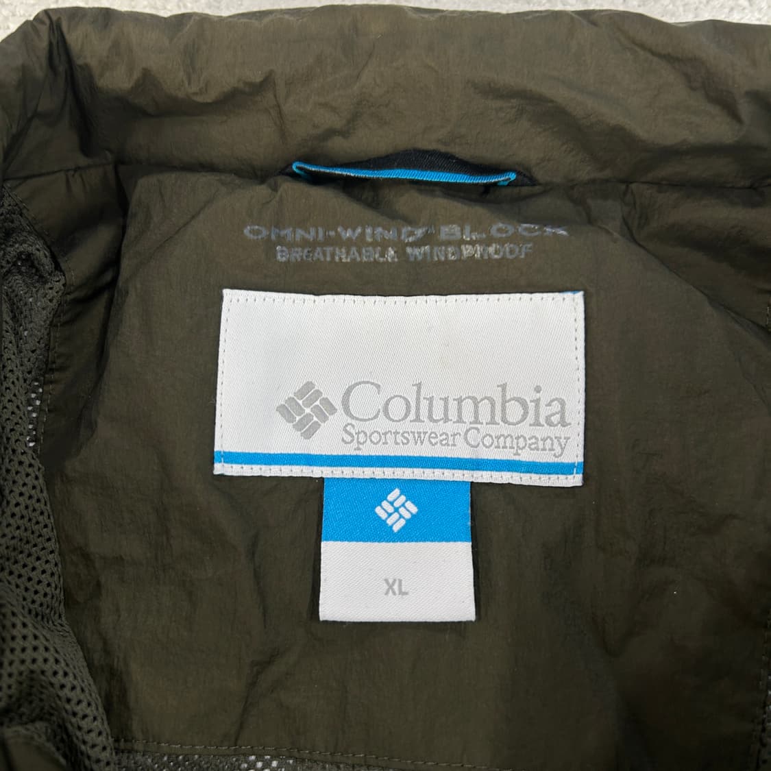 컬럼비아 카키 바람막이  상품이미지2