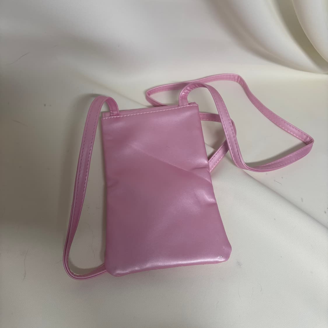 헬로키티 쿠지 핑크 퀼팅 미니 크로스백  상품이미지4