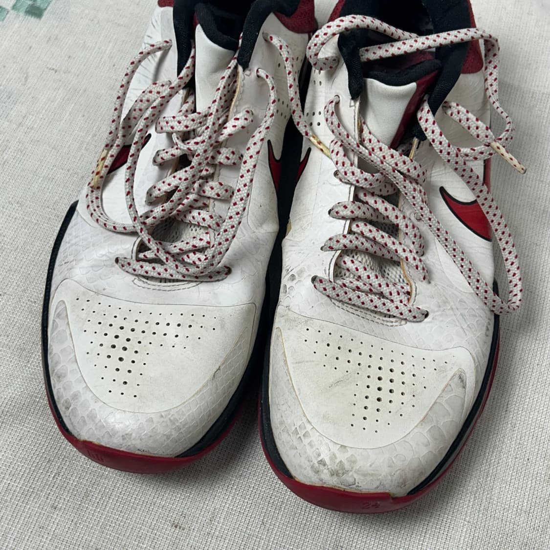 [NIKE] 나이키 줌 코비 5 화이트 바시티 레드 상품이미지5