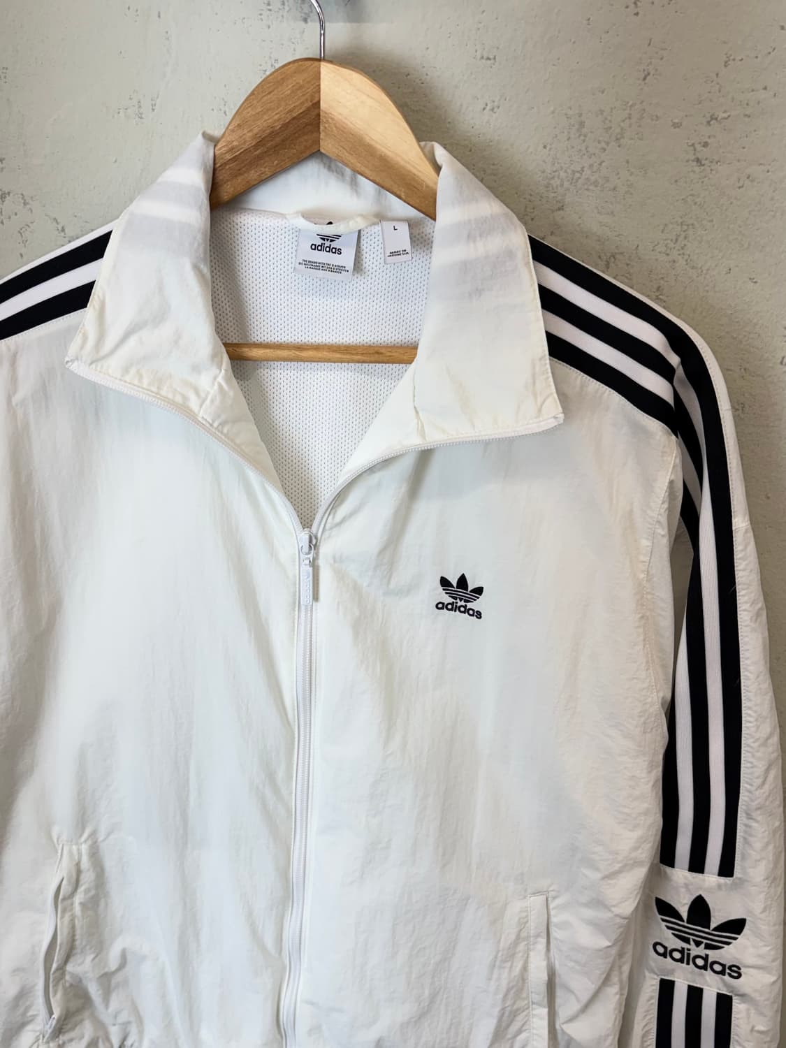 아디다스 화이트 나일론 우븐 삼선 바람막이 상품이미지4