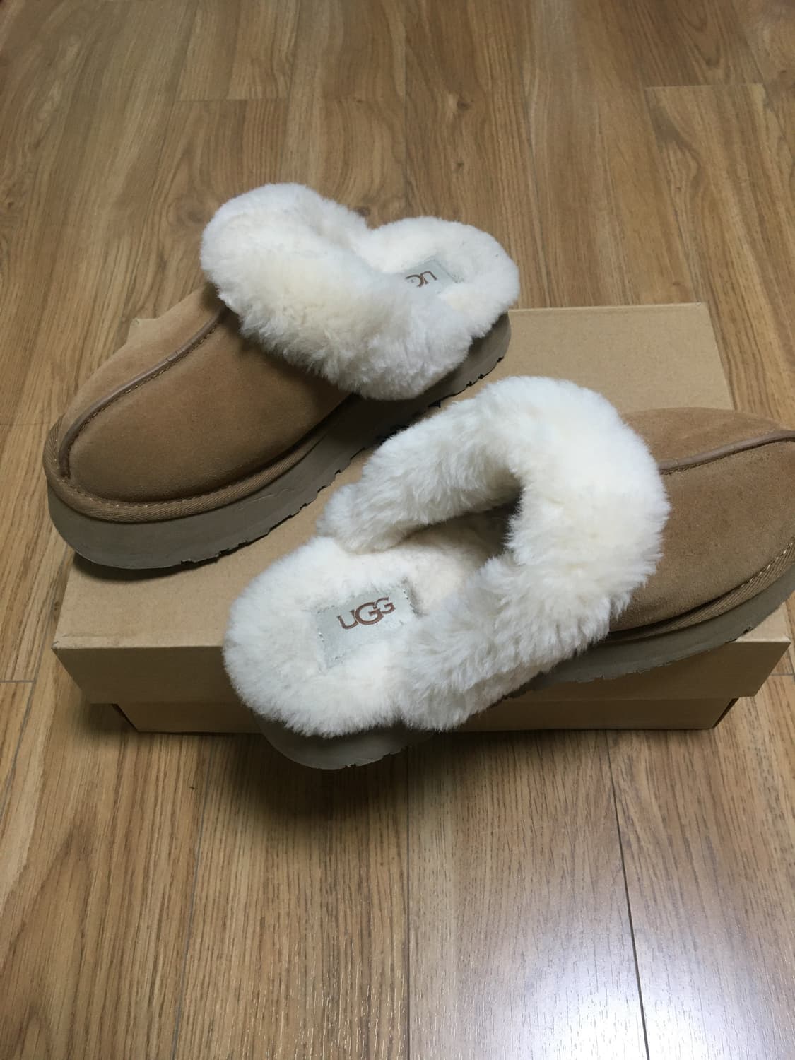 Ugg 어그 슬리퍼 팝니다 상품이미지2