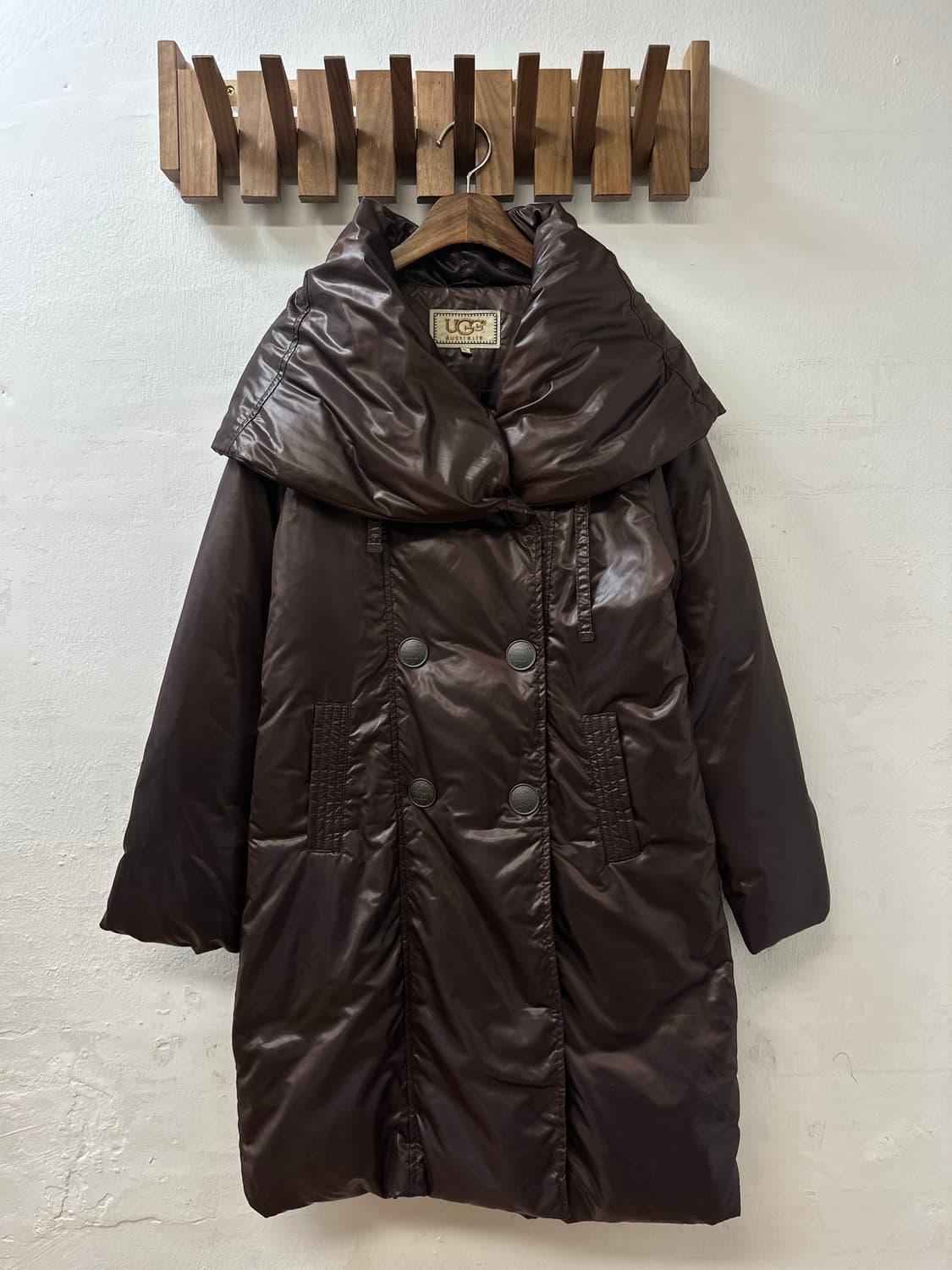 드라이완료 Ugg Australia 어그 와이드 구스 카라 더블버튼 패딩 상품이미지1