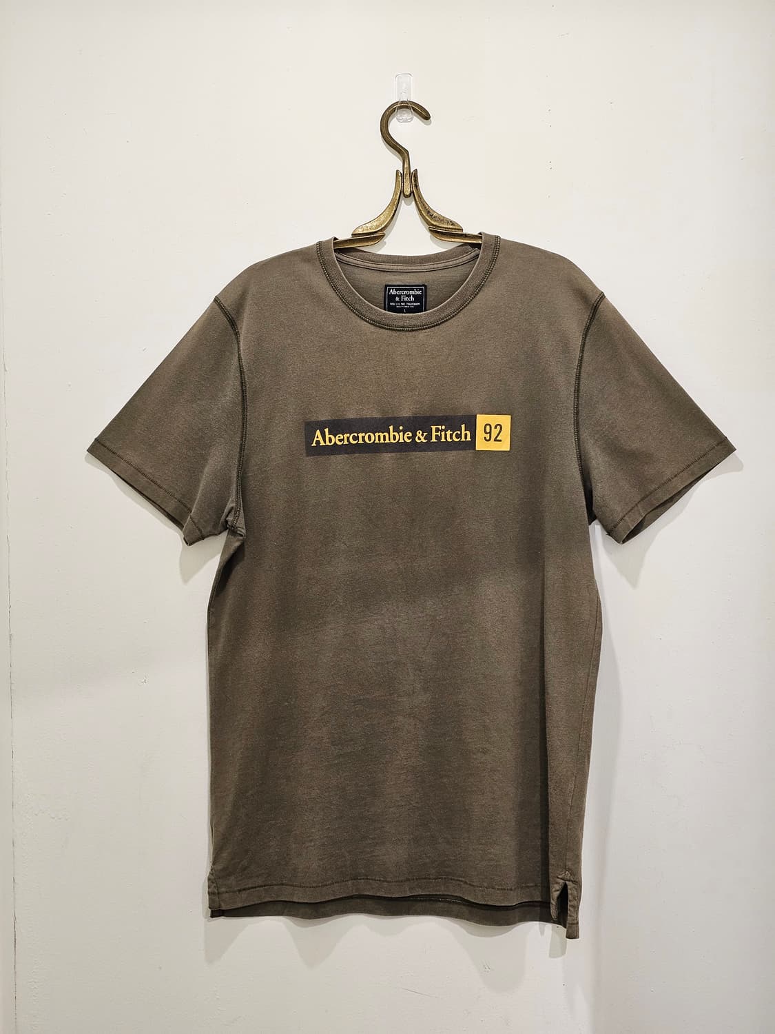 Abercrombie & Fitch 카키 로고 반팔T 상품이미지1