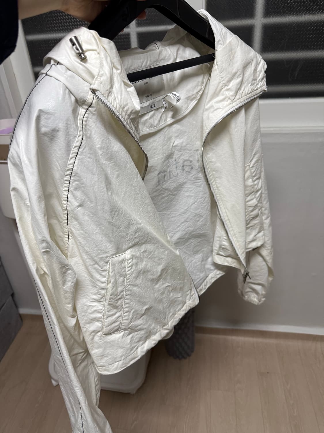 마뗑킴 크롭 후디 코팅 점퍼 아이보리 상품이미지4