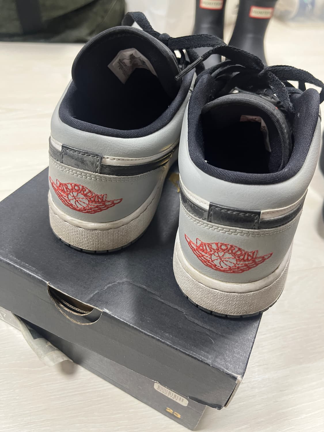 나이키 에어 조던 1 로우 GS 스모크 그레이 250 상품이미지3