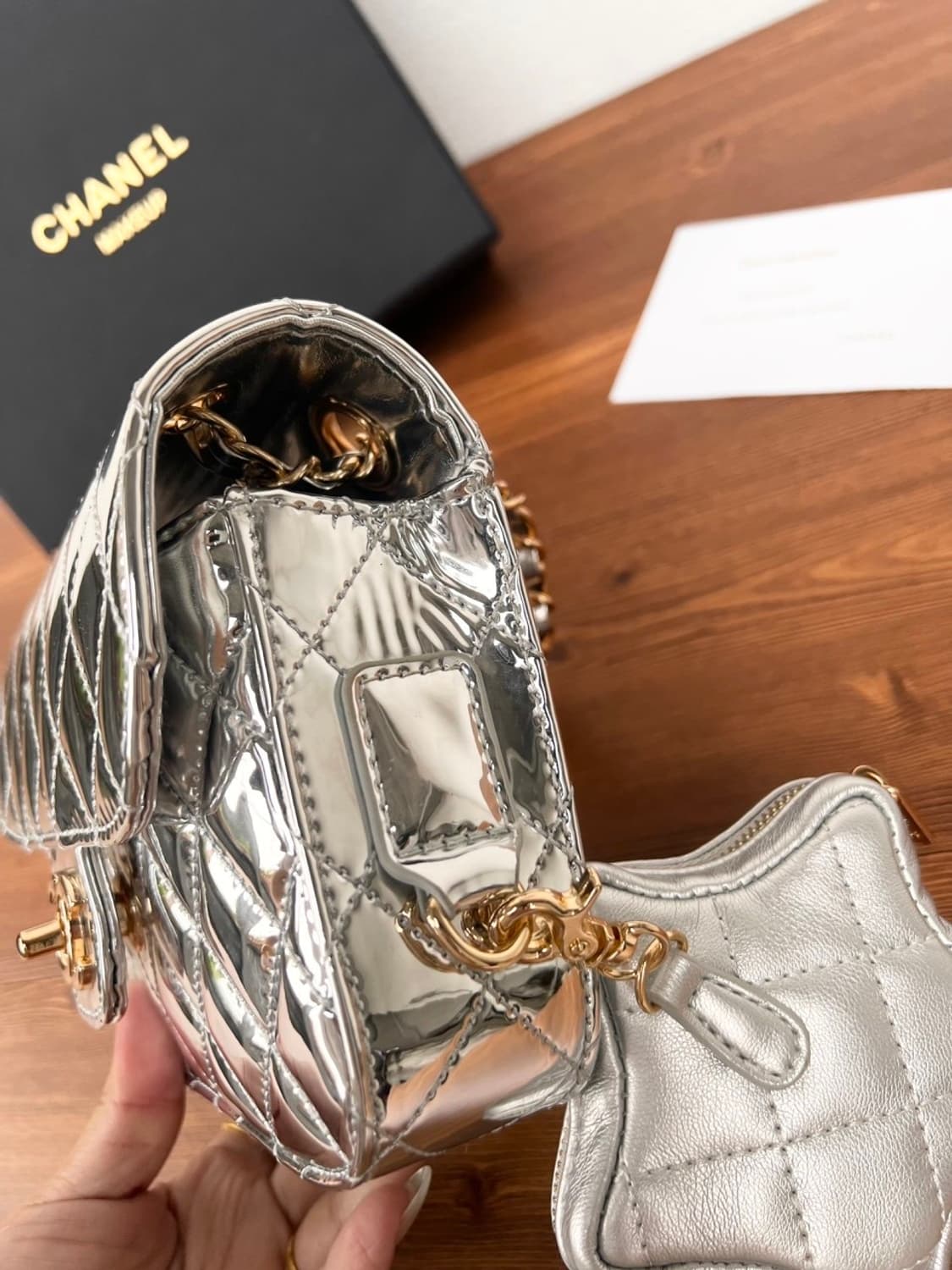   샤넬 뷰티 VIP 실버 메탈 크로스백 파우치 및 스타 코인 퍼스 세트 상품이미지6