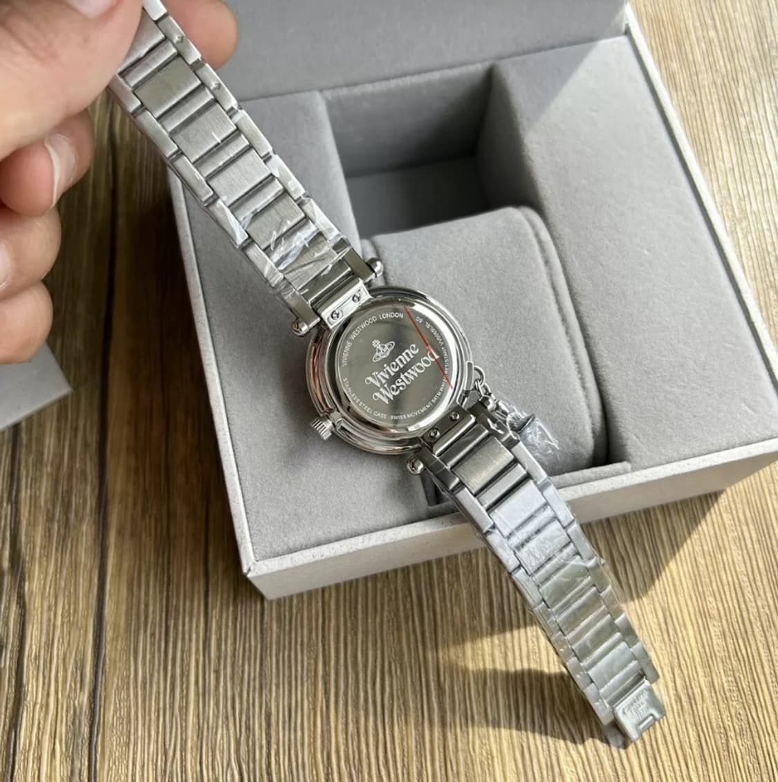 비비안 웨스트우드 스톤 오브 시계입니다 상품이미지3