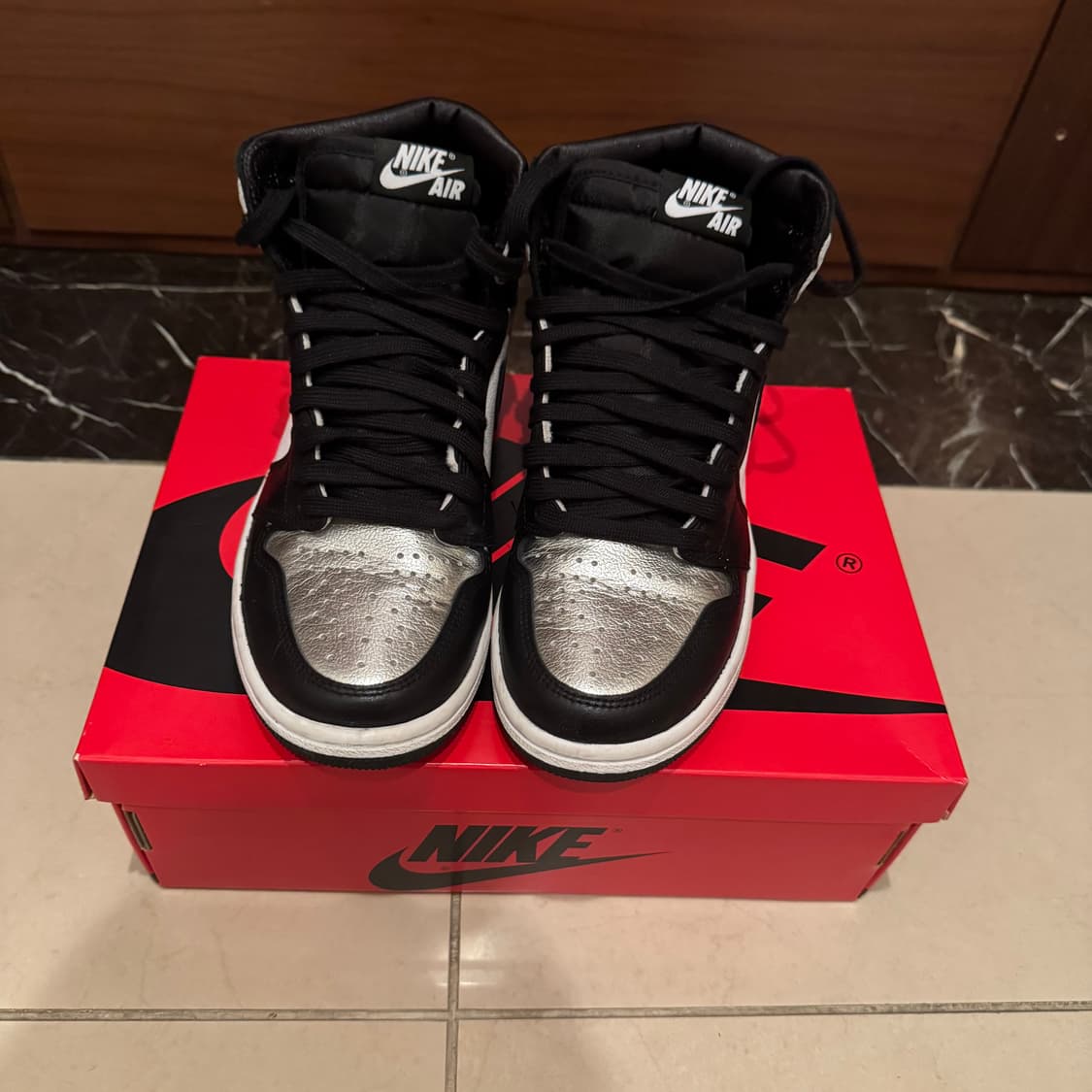 Air Jordan 1 Retro High OG 실버 230 상품이미지3