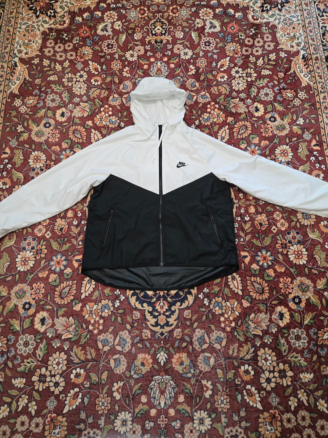 [M] 나이키 여성 윈드러너 바람막이 자켓 (블랙/화이트) 상품이미지2