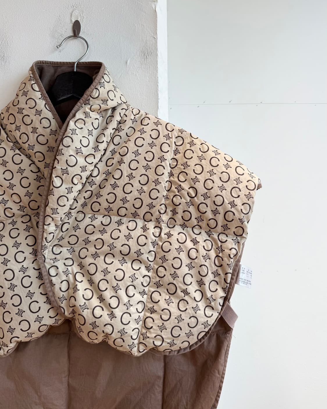 셀린느 브라운 트리오페 다운 베스트  상품이미지5