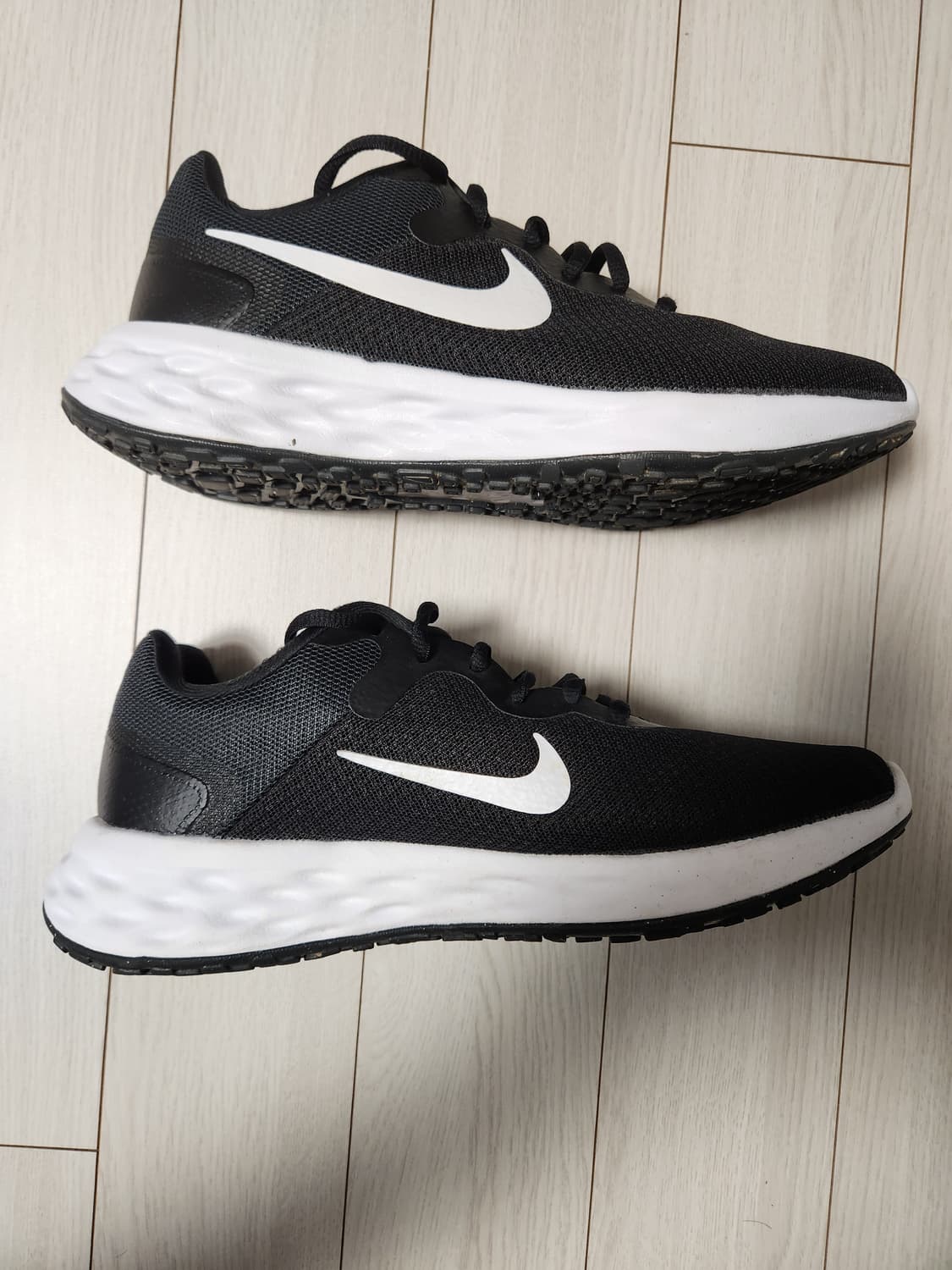 나이키 레볼루션 6 넥스트 네이처 DC3729-003 사이즈250

사용 상품이미지6