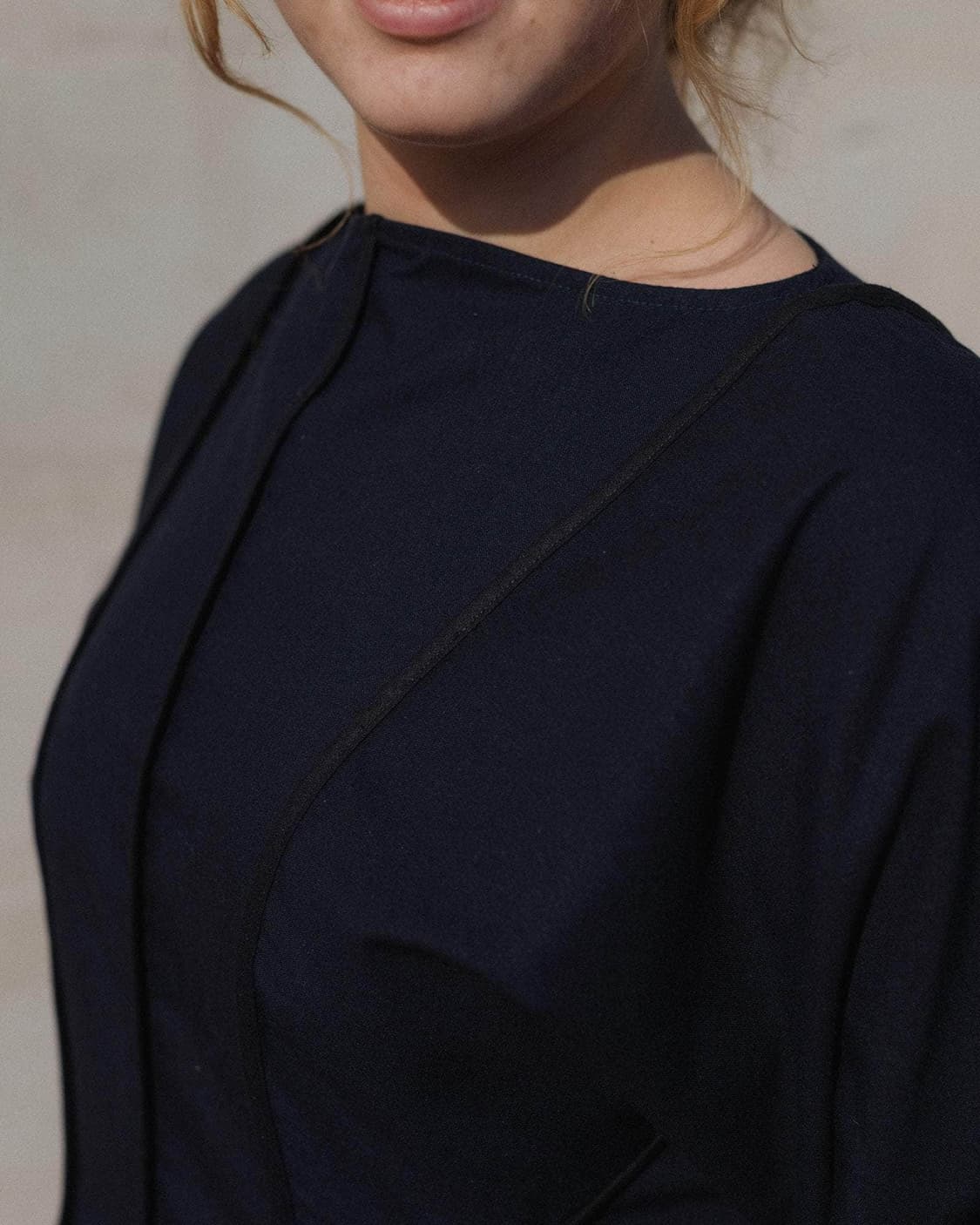 [XS,S,M]베이스레인지 25fw Nika 롱 슬리브리스 탑/네이비 상품이미지4