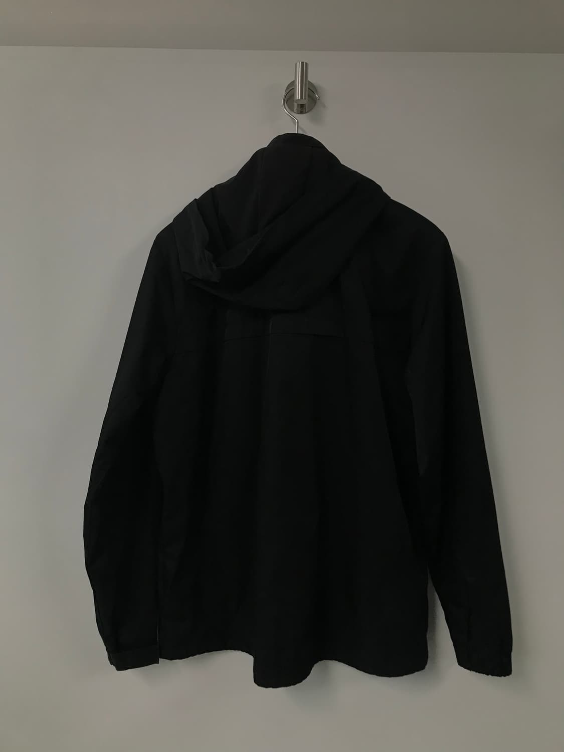 푸마 자수로고 블랙 바람막이 상품이미지3