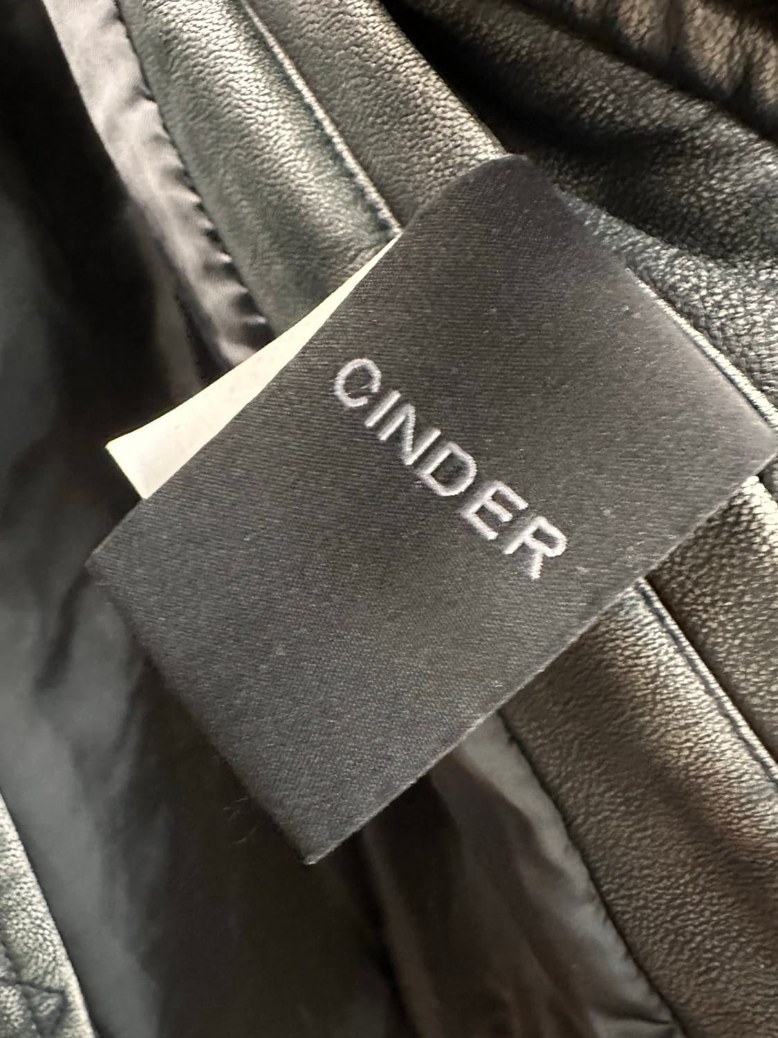 (1)신더 23FW 레더 마원 상품이미지8