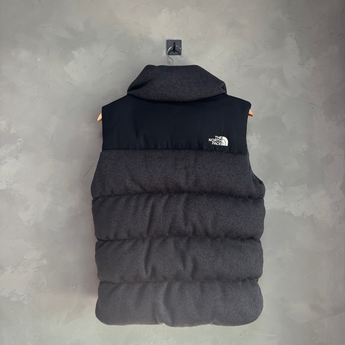 노스페이스 700 니트 구스다운 패딩조끼 차콜 상품이미지4