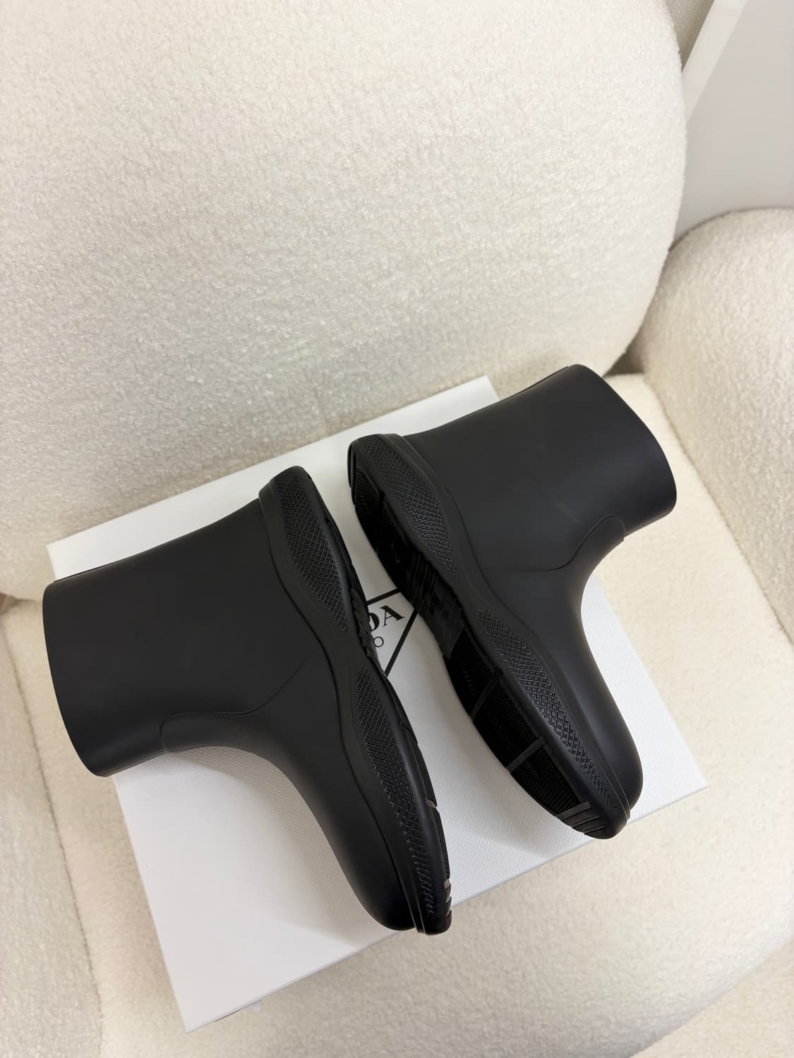 프라다 삼각 로고 러버 레인부츠 블랙 7사이즈 상품이미지7