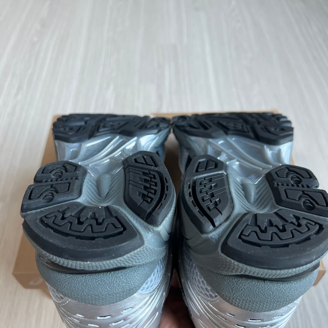 275 아식스 x 어반 리서치 젤 카야노 14 퓨어 실버 블랙 상품이미지6