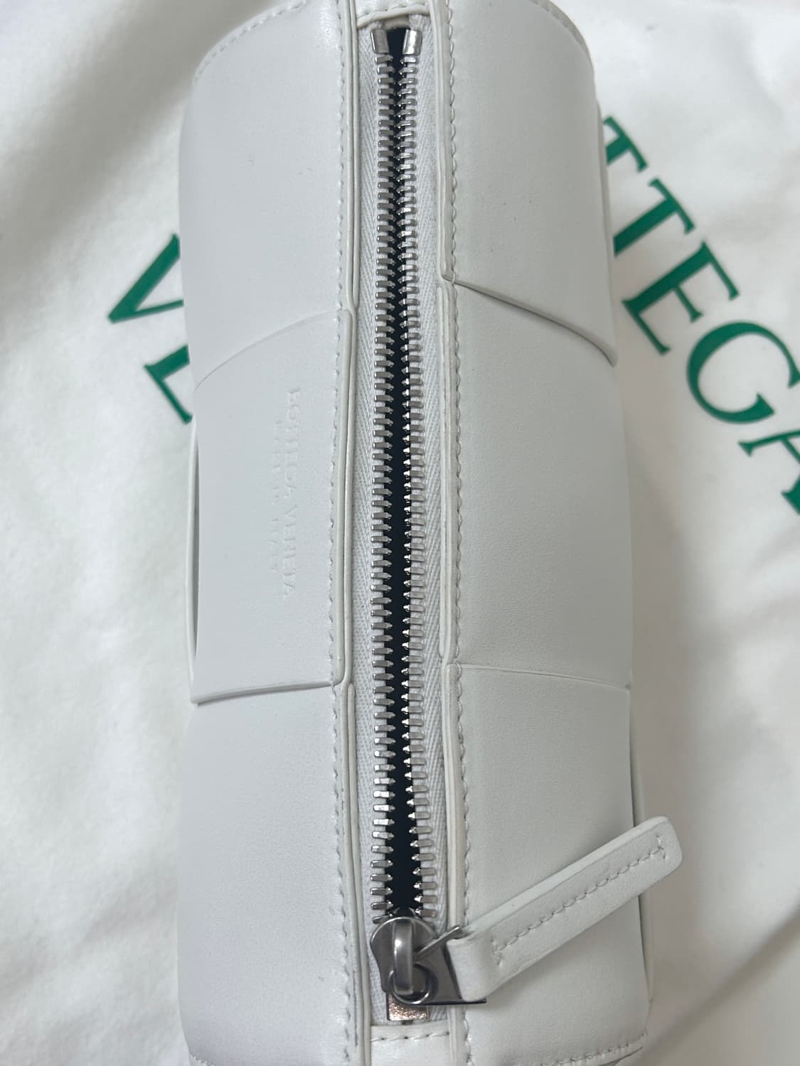 보테가 베네타 카네트 화이트 원통백 상품이미지9