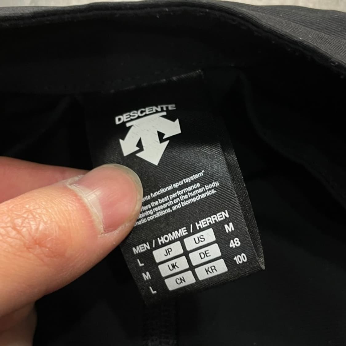 100 데상트 집업  상품이미지3