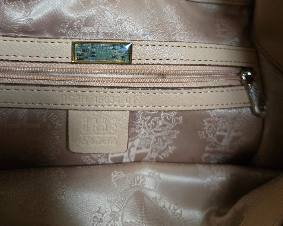 DAKS DD 로고 피치살구 스터드 도트백 상품이미지4