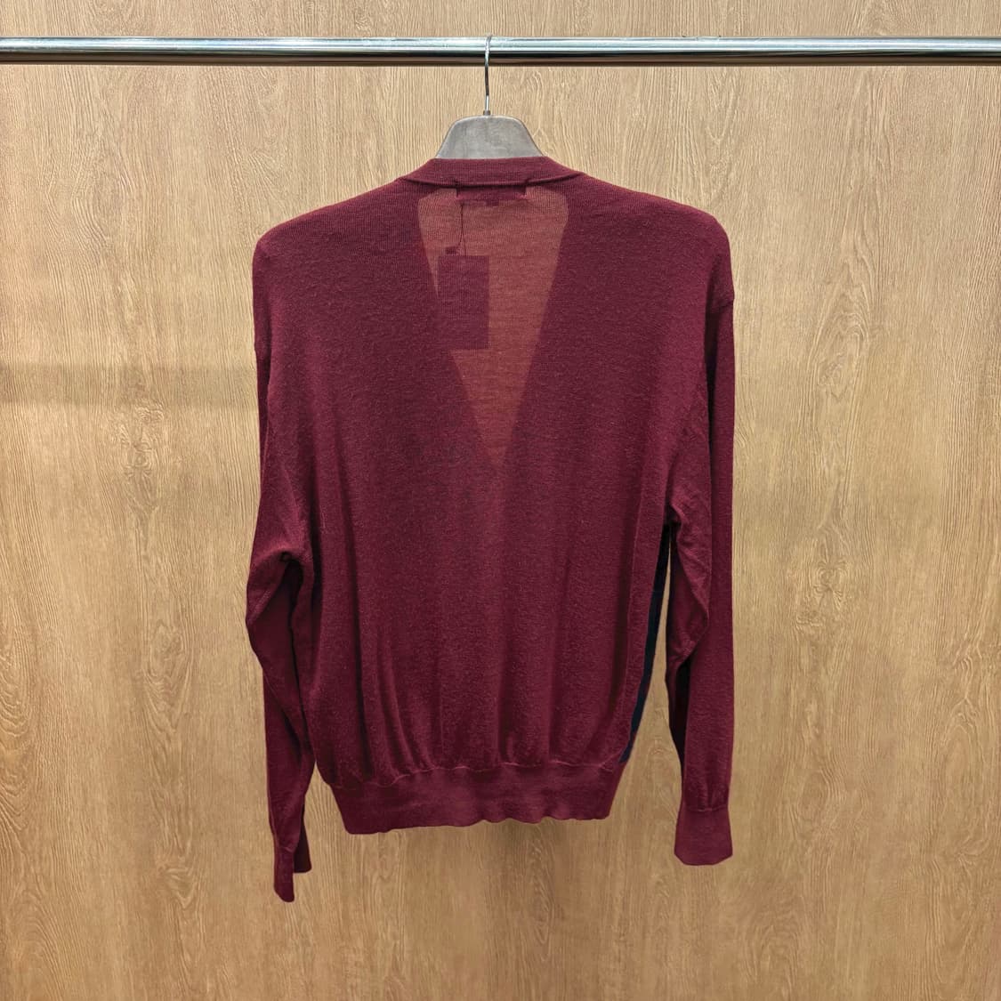 입생로랑 딥 브이넥 긴팔 가디건 네이비 체크 패턴 디테일 버건디 상품이미지3