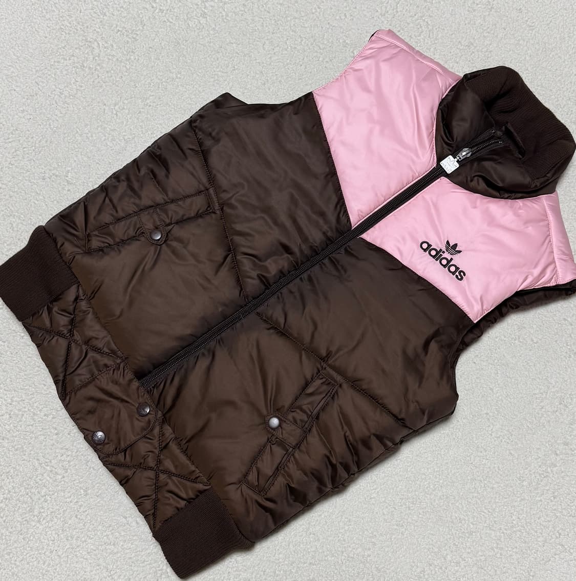 아디다스 딸기초코 브라운 핑크 조끼패딩 상품이미지3