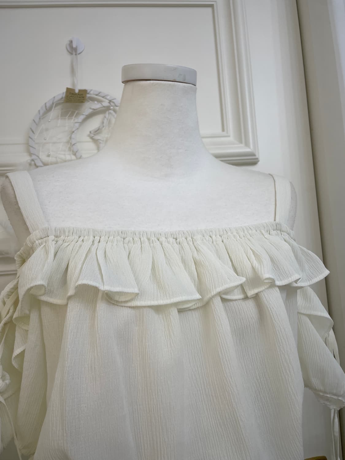 cream lace-up off shoulder ruffle blouse 상품이미지6