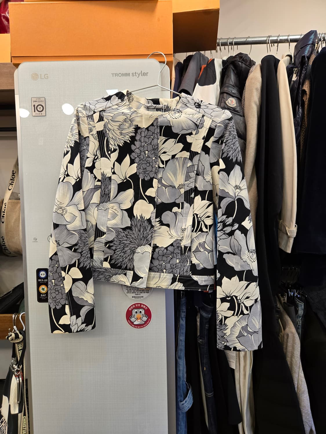 [쿨거환영]버버리 런던 유니크 플라워 프린트 집업 재킷 상품이미지1