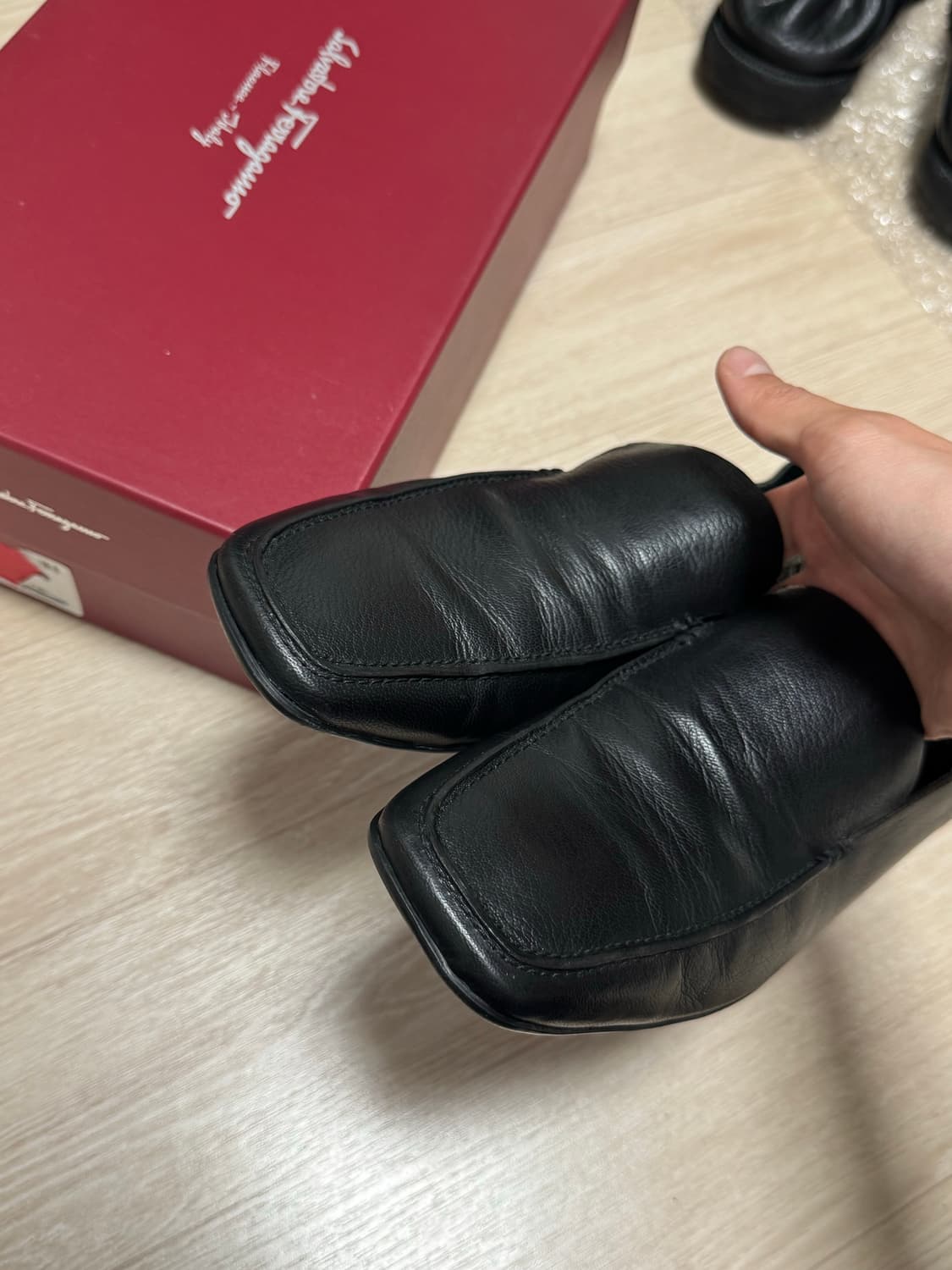 프라다 블랙 폴디드 로퍼 상품이미지2