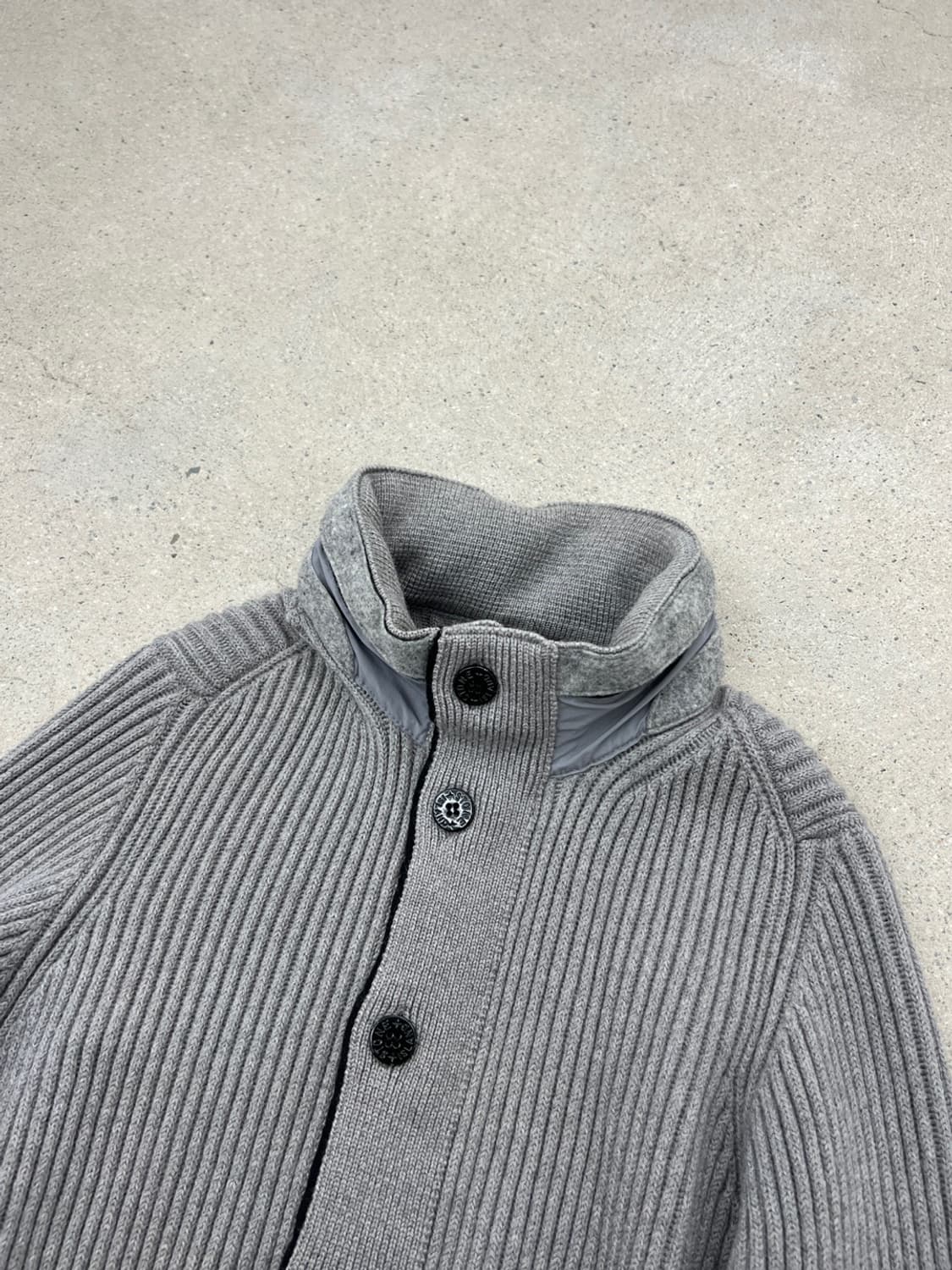 스톤아일랜드 와펜 골지 니트 집업 가디건 상품이미지7