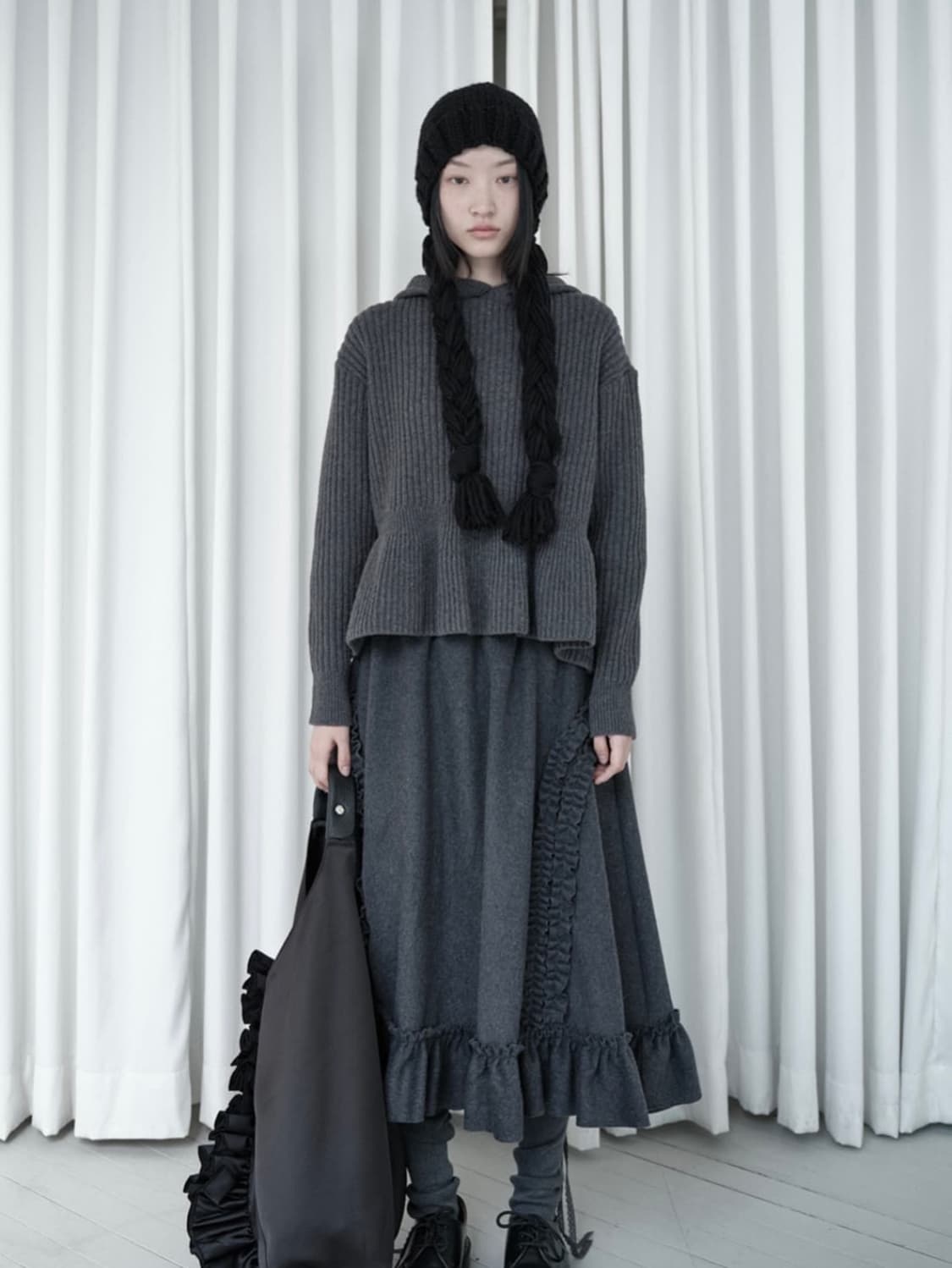 생긴스튜디오 RUFFLE WOOL SKIRT - CHARCOAL 상품이미지1