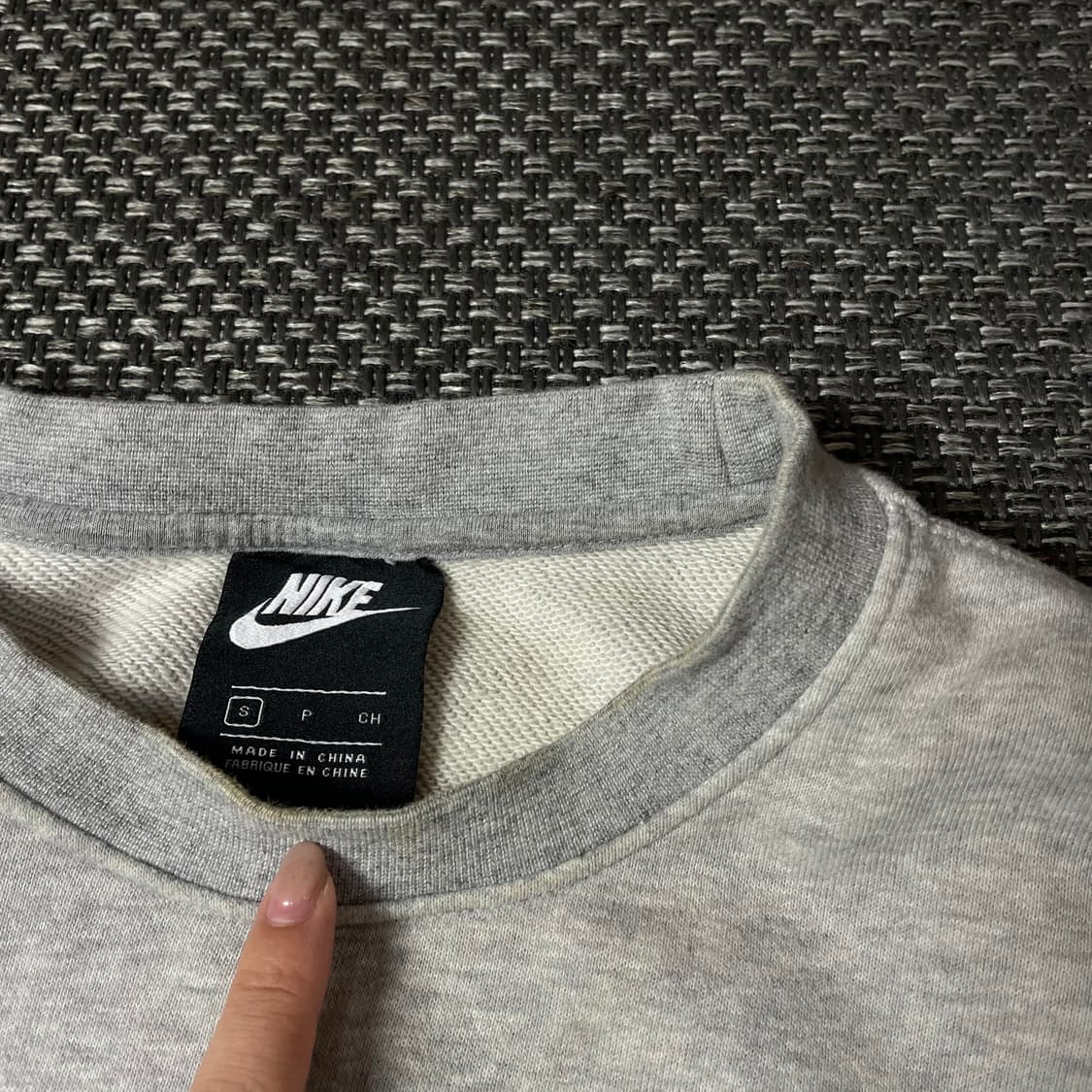 나이키 자수로고 그레이 맨투맨 S 상품이미지4