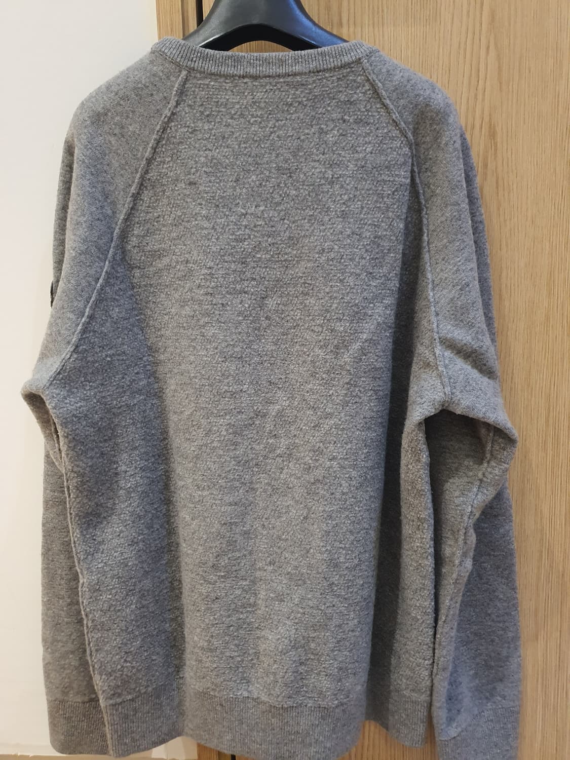 몽클레어 그레이 남성 100% 울 니트 판매합니다! 상품이미지3