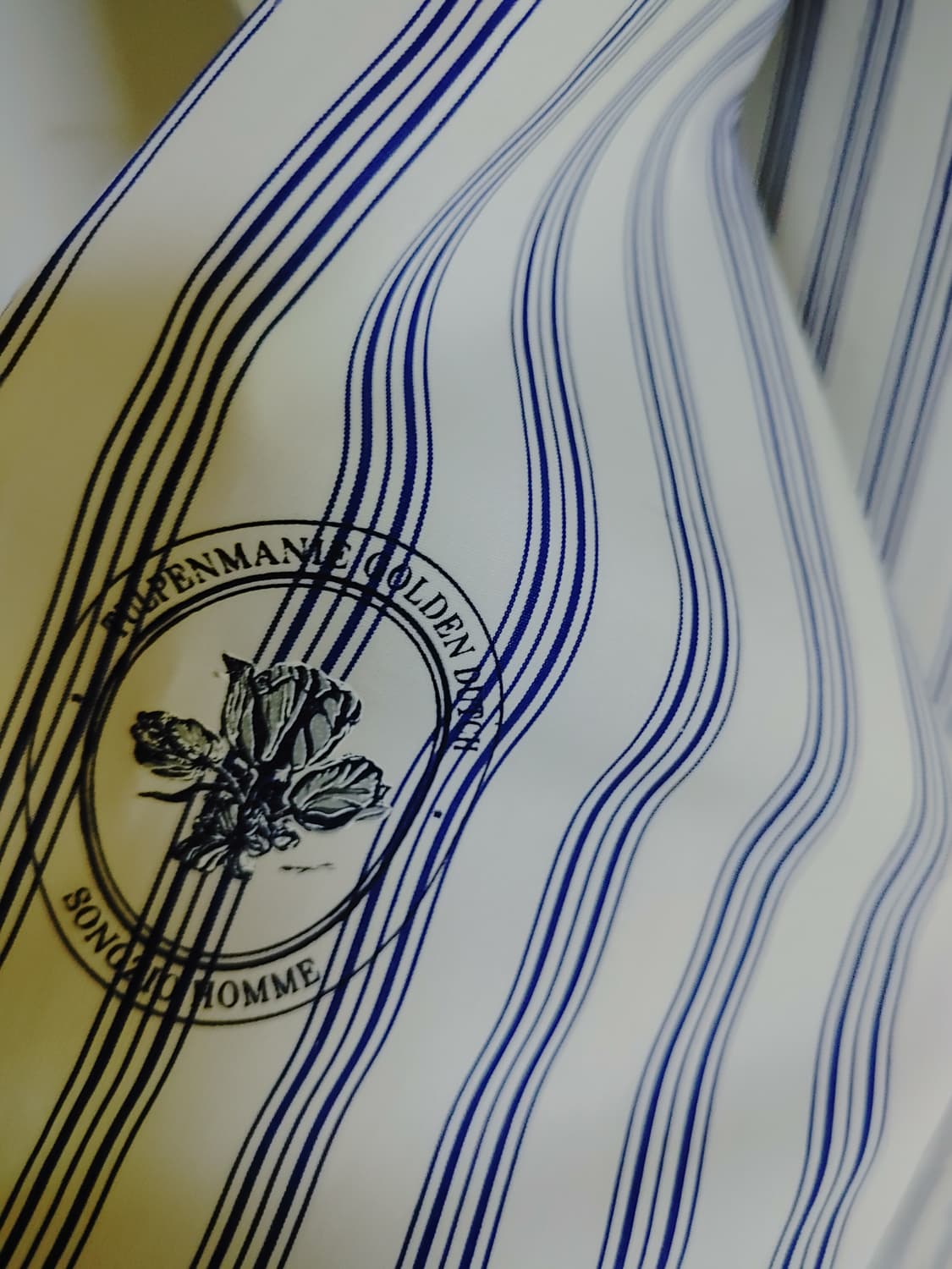 송지오옴므 타이 셔츠 팝니다 상품이미지3