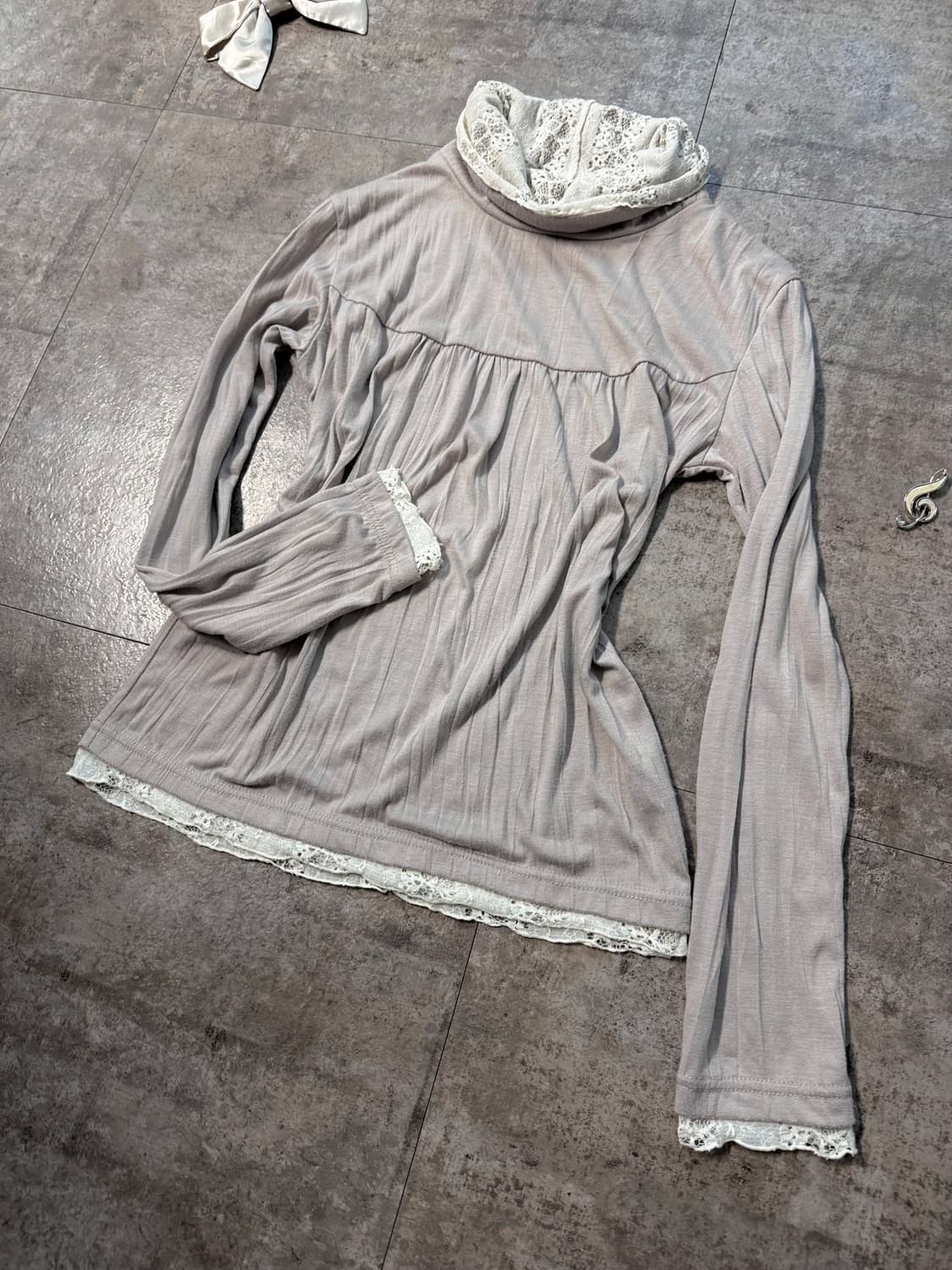 레이스 셔링 폴라넥 티 상품이미지3