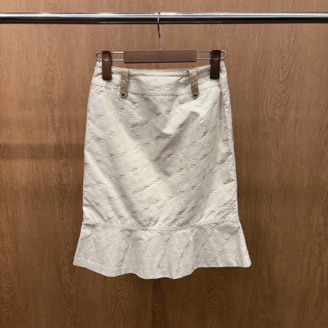 꾸레쥬 미디 스커트 로고 패턴 배색 디테일 아이보리 베이지 상품이미지2