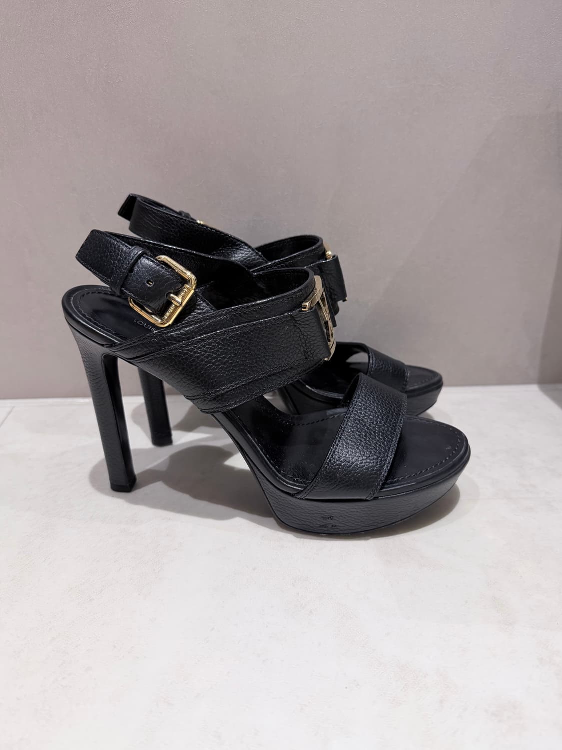 루이비통 호라이즌 샌들 블랙 상품이미지2