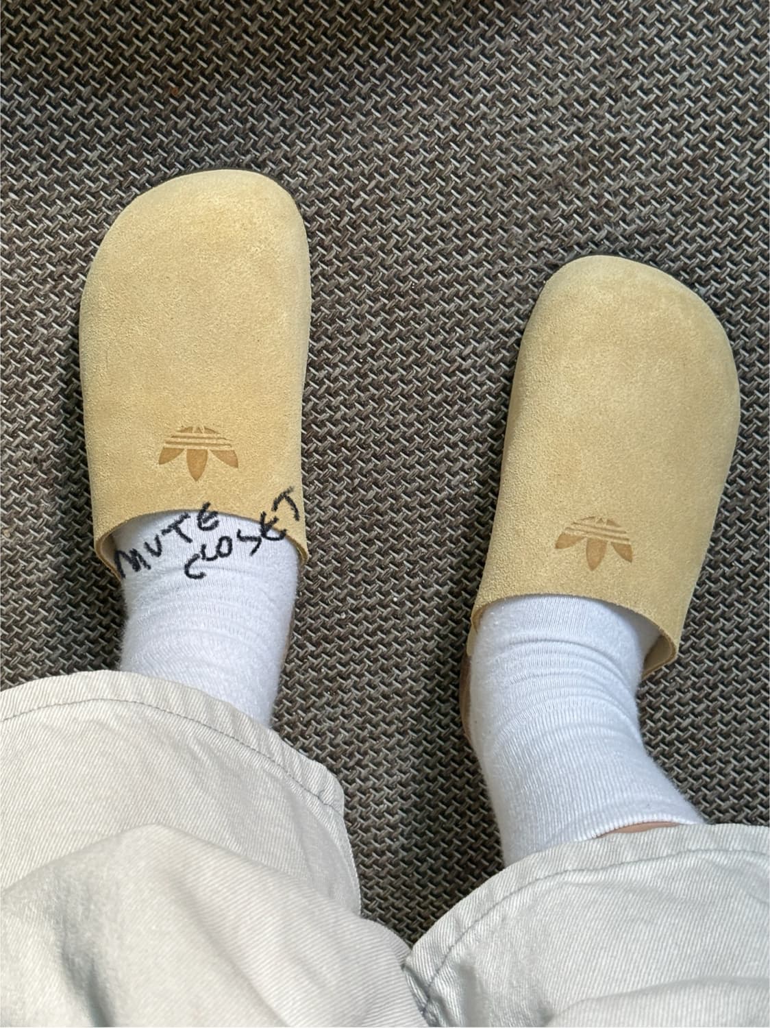 플리마켓🔥 아디다스 아디뮬 슬라이드 골든 베이지 검 상품이미지1