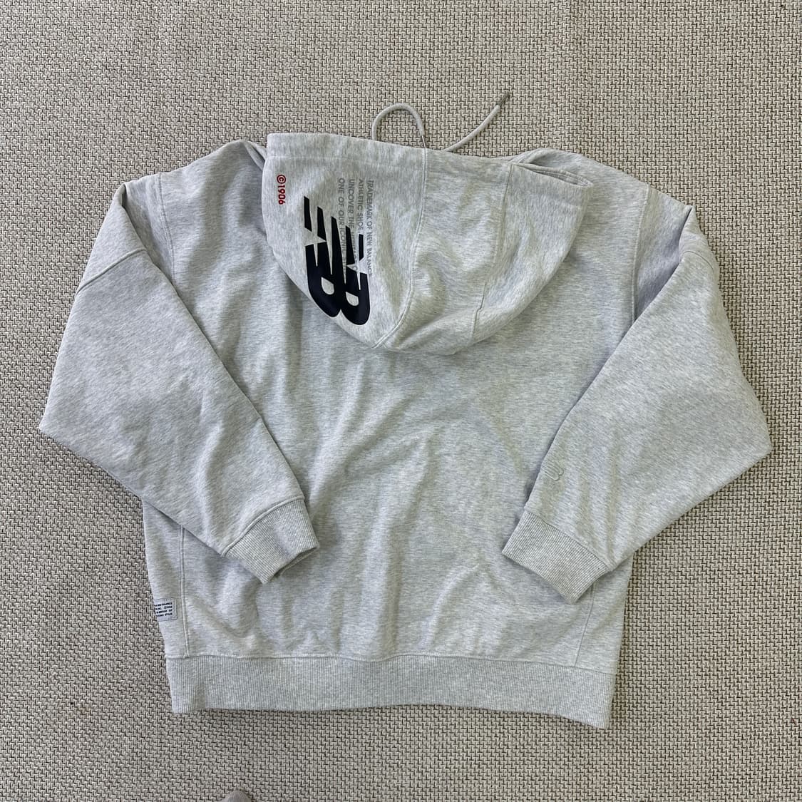 M 뉴발란스 그레이 후드 티셔츠 0410D 상품이미지4