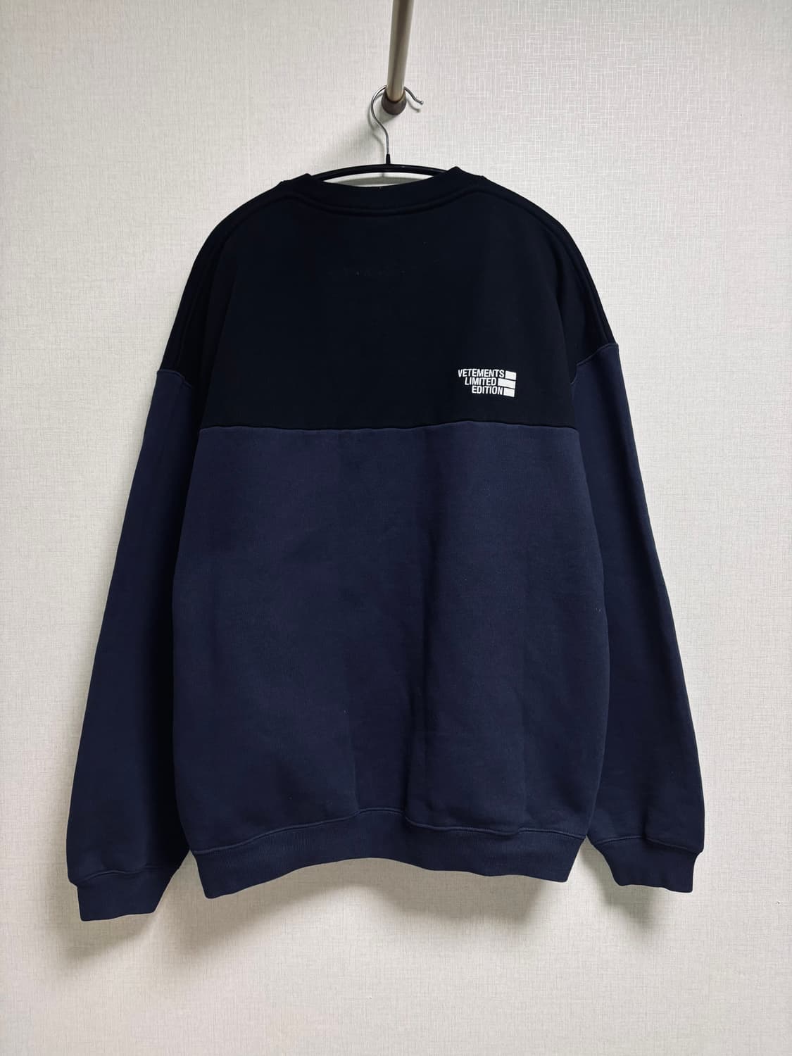 베트멍 VETEMENTS LIMITED EDITION 배색 맨투맨 상품이미지2