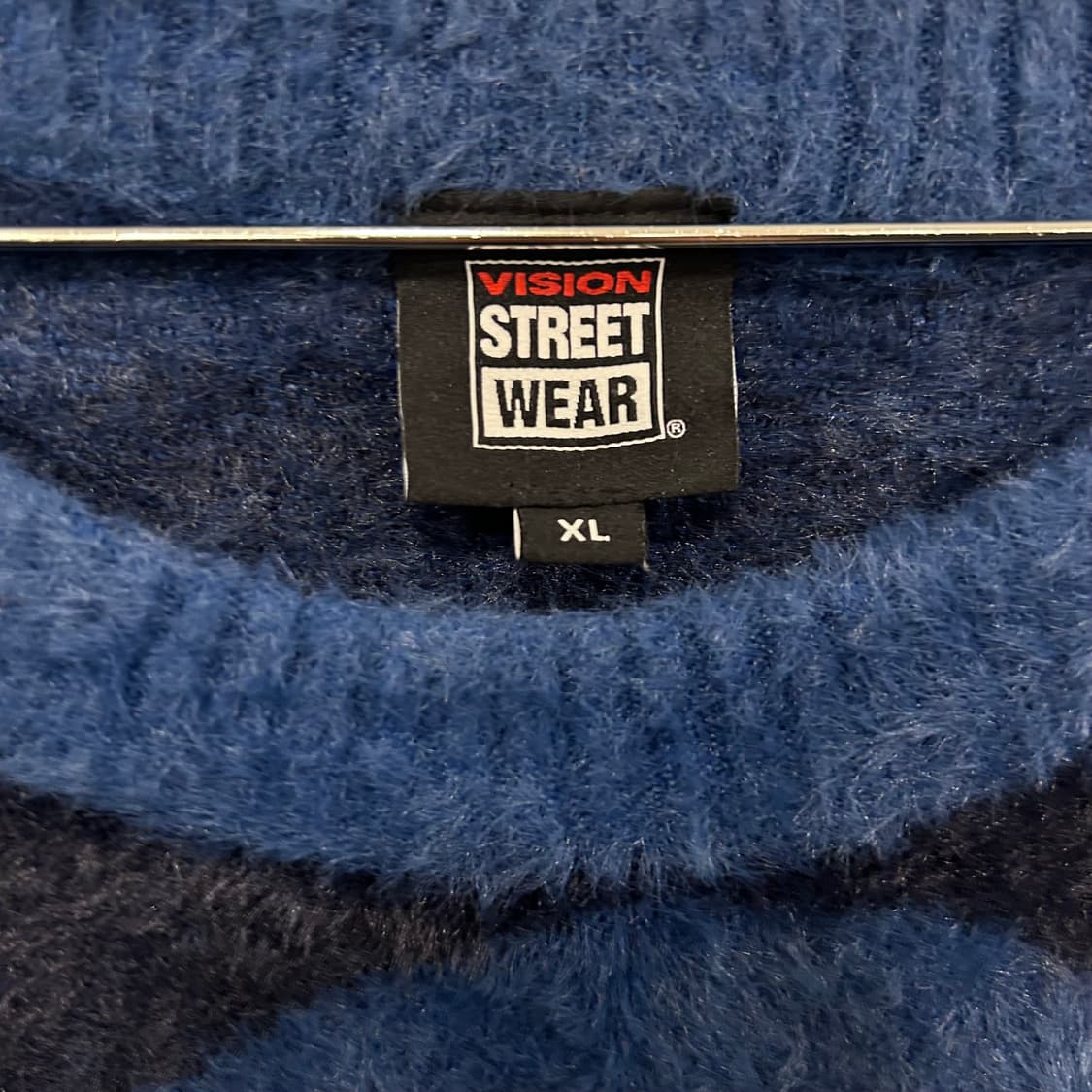 비전스트릿웨어 울부클 스트라이프 오버핏 니트 상품이미지3