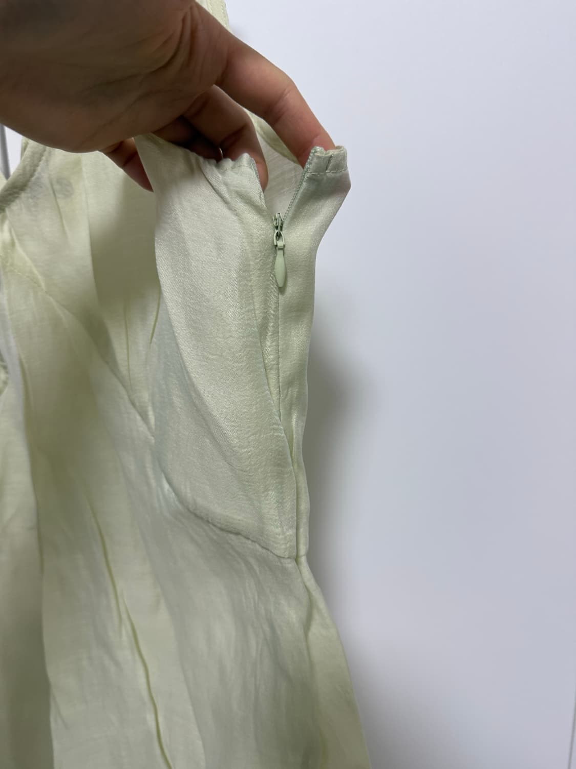 [파르티멘토우먼] 언발란스 슬리브리스 원피스  상품이미지3