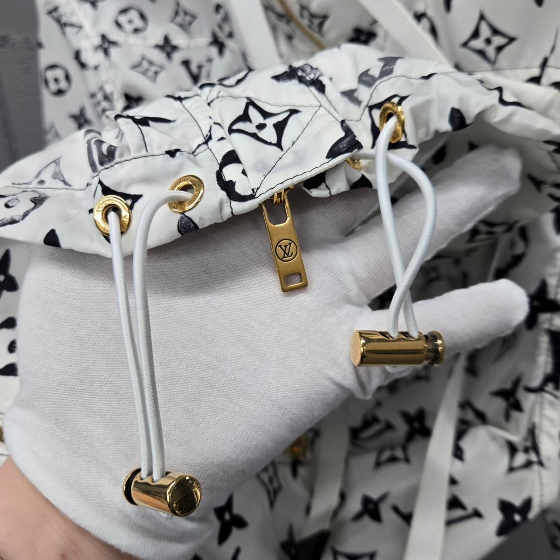 백화점판 / 루이비통 LV 모노그램 나일론 금장 바람막이 36 상품이미지4