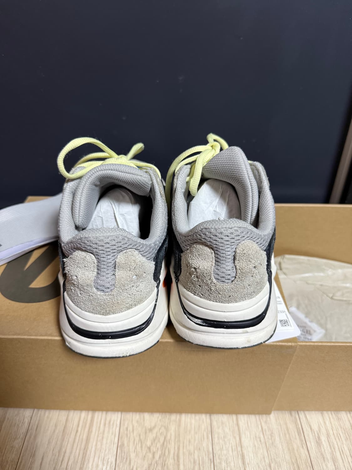 이지부스트 700 웨이브러너 신발 상품이미지4