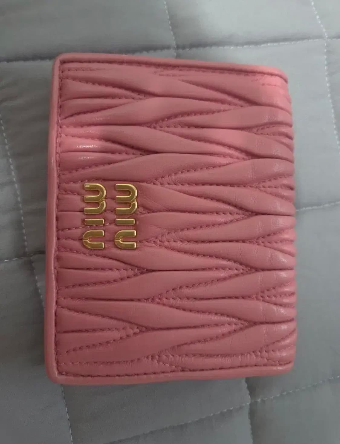 미우미우 마테라쎄 지갑 핑크 상품이미지1